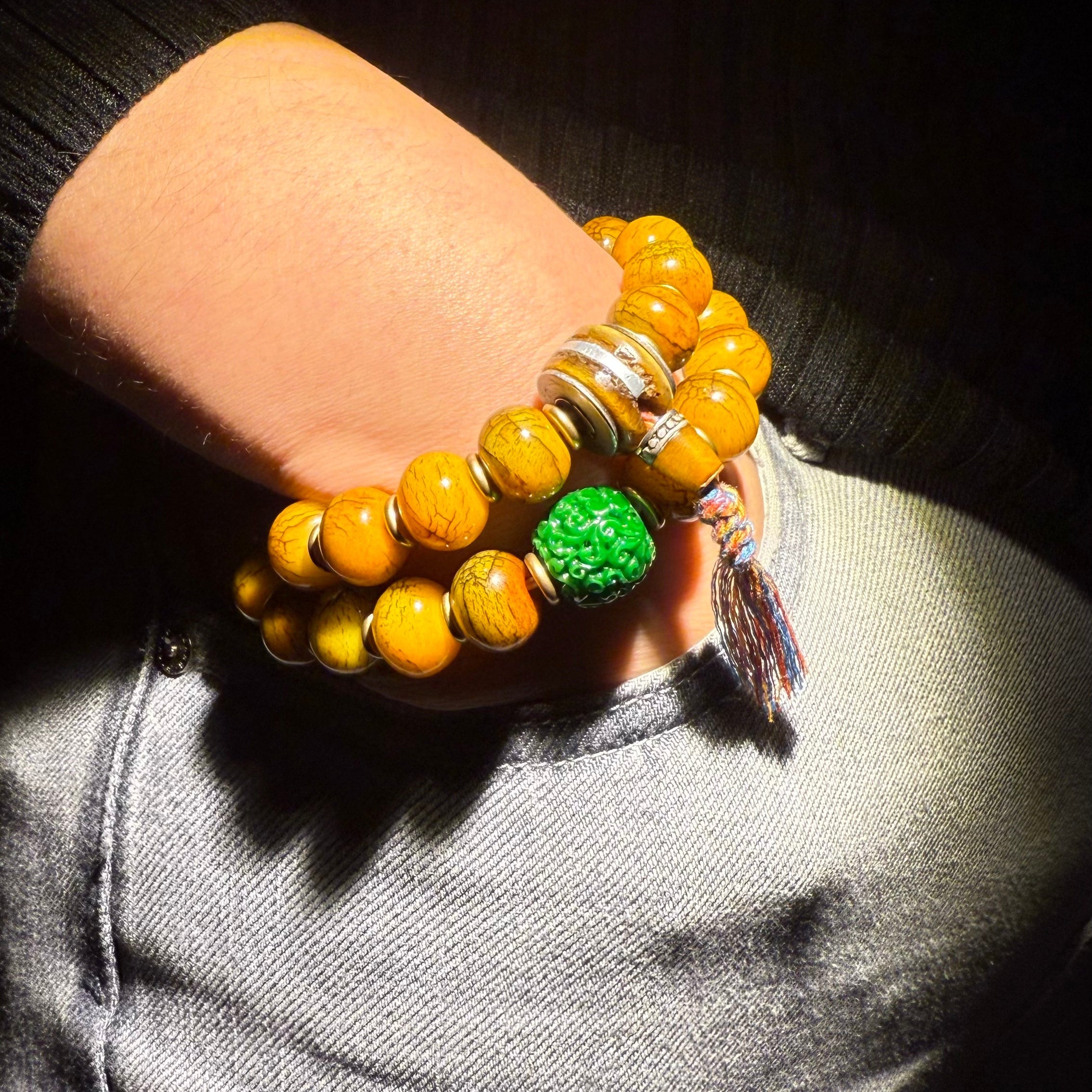 Tibetan Amulets – Hand-painted & Handcrafted. Dzi Bead Necklaces & Bracelets, Thangka, Sacred Symbols, Natural Gemstones. Lucky Charms, Blessed Items, Energy Purification, Vintage Collectibles.