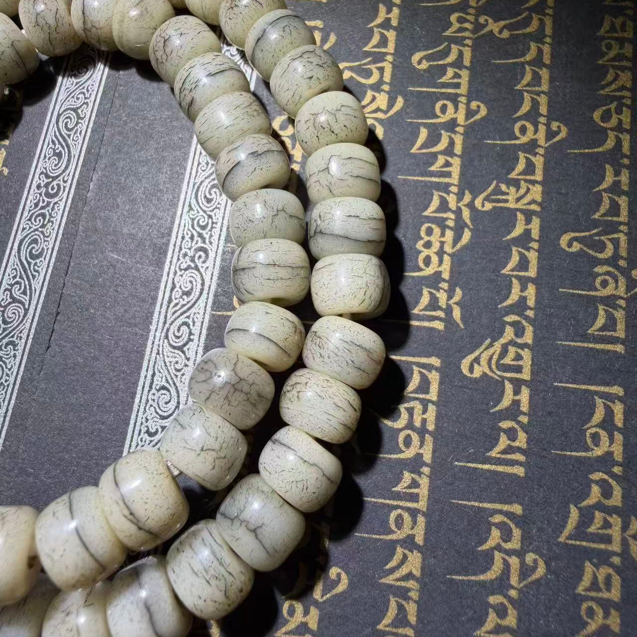 Tibetan Amulets – Hand-painted & Handcrafted. Dzi Bead Necklaces & Bracelets, Thangka, Sacred Symbols, Natural Gemstones. Lucky Charms, Blessed Items, Energy Purification, Vintage Collectibles.