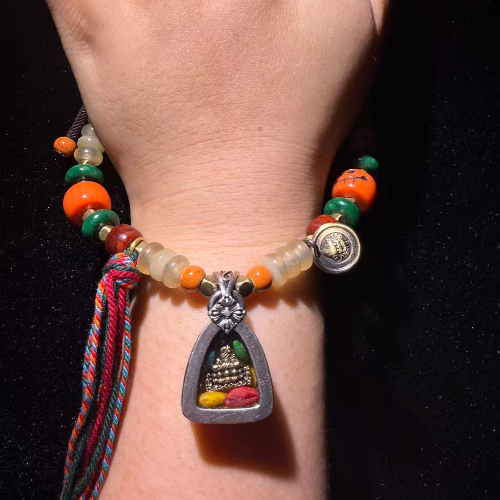 Tibetan Amulets – Hand-painted & Handcrafted. Dzi Bead Necklaces & Bracelets, Thangka, Sacred Symbols, Natural Gemstones. Lucky Charms, Blessed Items, Energy Purification, Vintage Collectibles.