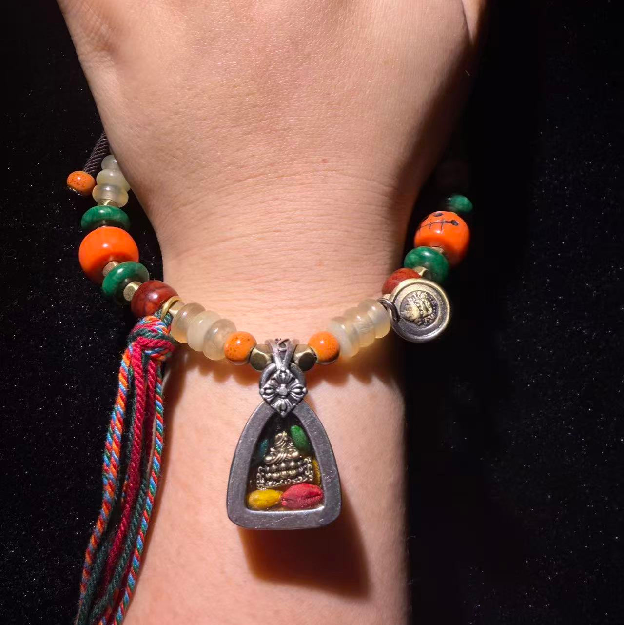 Tibetan Amulets – Hand-painted & Handcrafted. Dzi Bead Necklaces & Bracelets, Thangka, Sacred Symbols, Natural Gemstones. Lucky Charms, Blessed Items, Energy Purification, Vintage Collectibles.