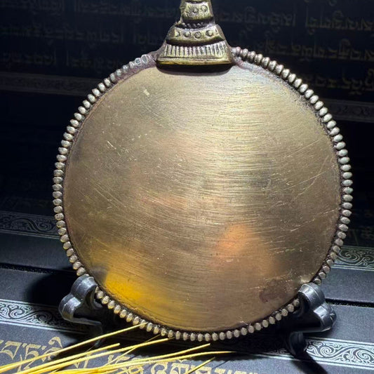 Tibetan amulets – purely handmade. Dzi bead necklaces and bracelets, bangles, rings, Thangkas, sacred symbols, natural gemstones. Lucky charms, blessed items, energy purification items, vintage collectibles.