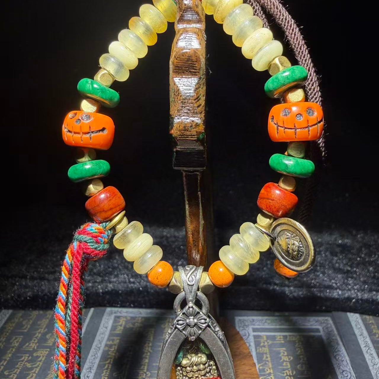 Tibetan Amulets – Hand-painted & Handcrafted. Dzi Bead Necklaces & Bracelets, Thangka, Sacred Symbols, Natural Gemstones. Lucky Charms, Blessed Items, Energy Purification, Vintage Collectibles.