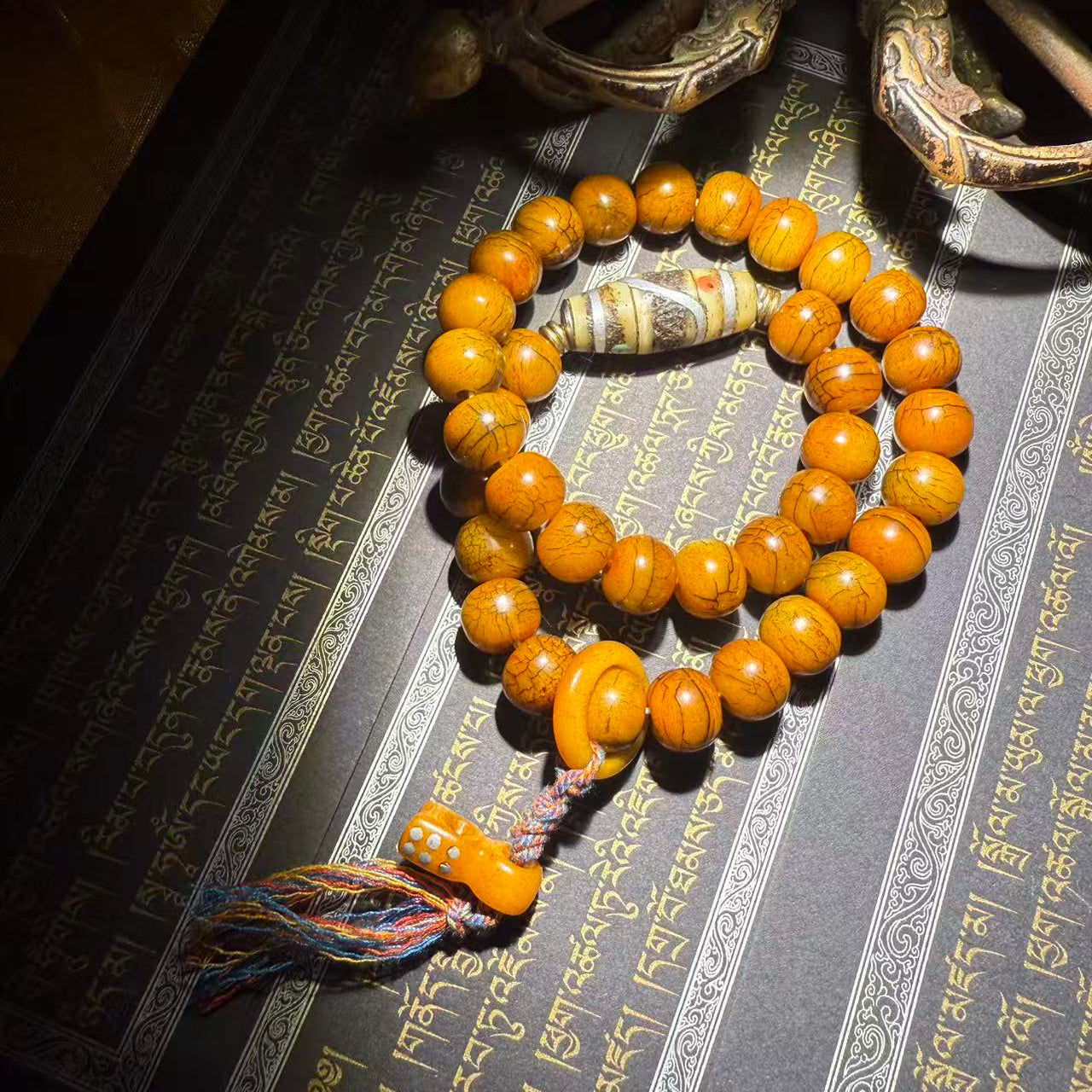 Tibetan Amulets – Hand-painted & Handcrafted. Dzi Bead Necklaces & Bracelets, Thangka, Sacred Symbols, Natural Gemstones. Lucky Charms, Blessed Items, Energy Purification, Vintage Collectibles.