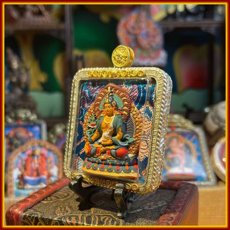 This is a Buddha amulet made of clay by artisans on the roof of the world. It was fired at high temperatures and then hand-painted with mineral pigments. Its name is Ksitigarbha Bodhisattva.