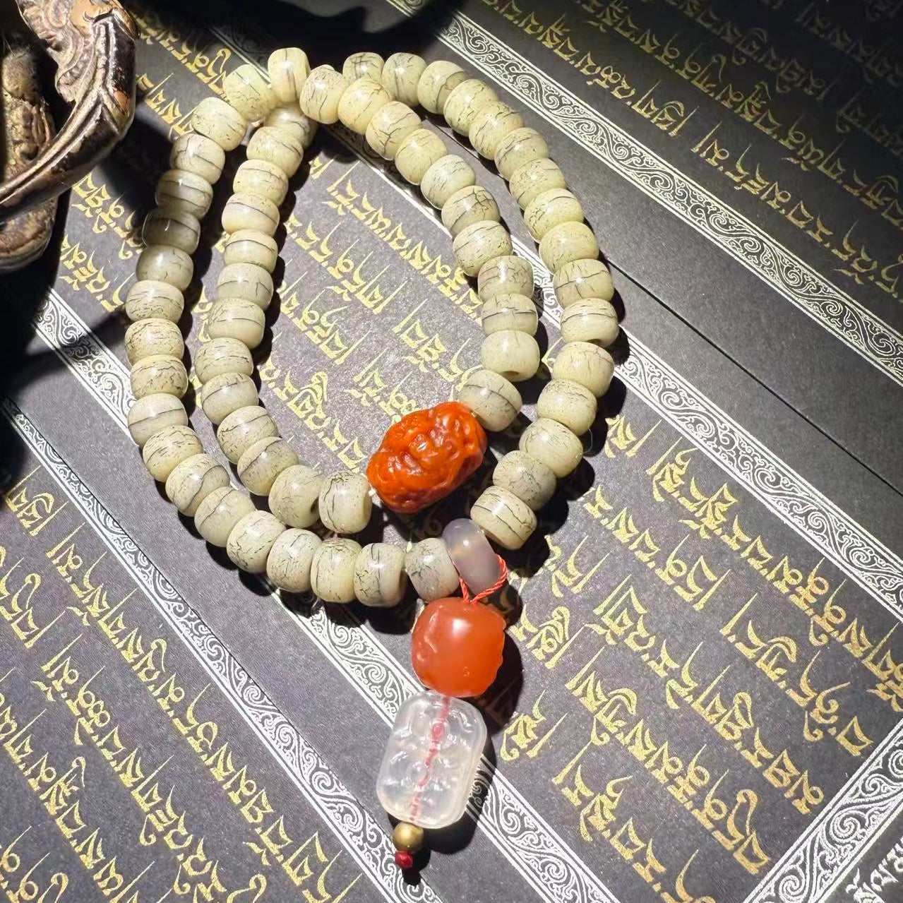 Tibetan Amulets – Hand-painted & Handcrafted. Dzi Bead Necklaces & Bracelets, Thangka, Sacred Symbols, Natural Gemstones. Lucky Charms, Blessed Items, Energy Purification, Vintage Collectibles.