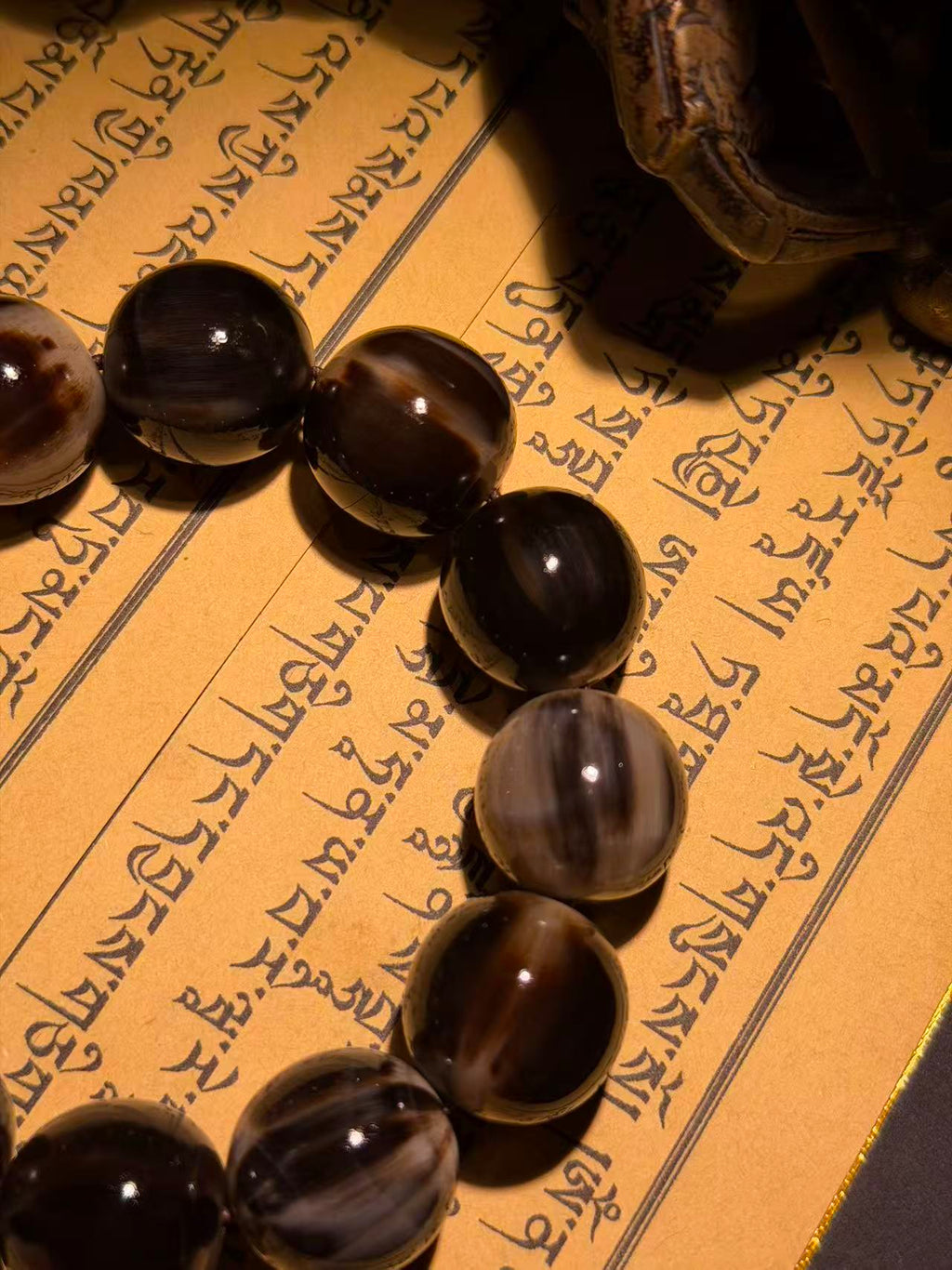 Tibetan Amulets – Hand-painted & Handcrafted. Dzi Bead Necklaces & Bracelets, Thangka, Sacred Symbols, Natural Gemstones. Lucky Charms, Blessed Items, Energy Purification, Vintage Collectibles.