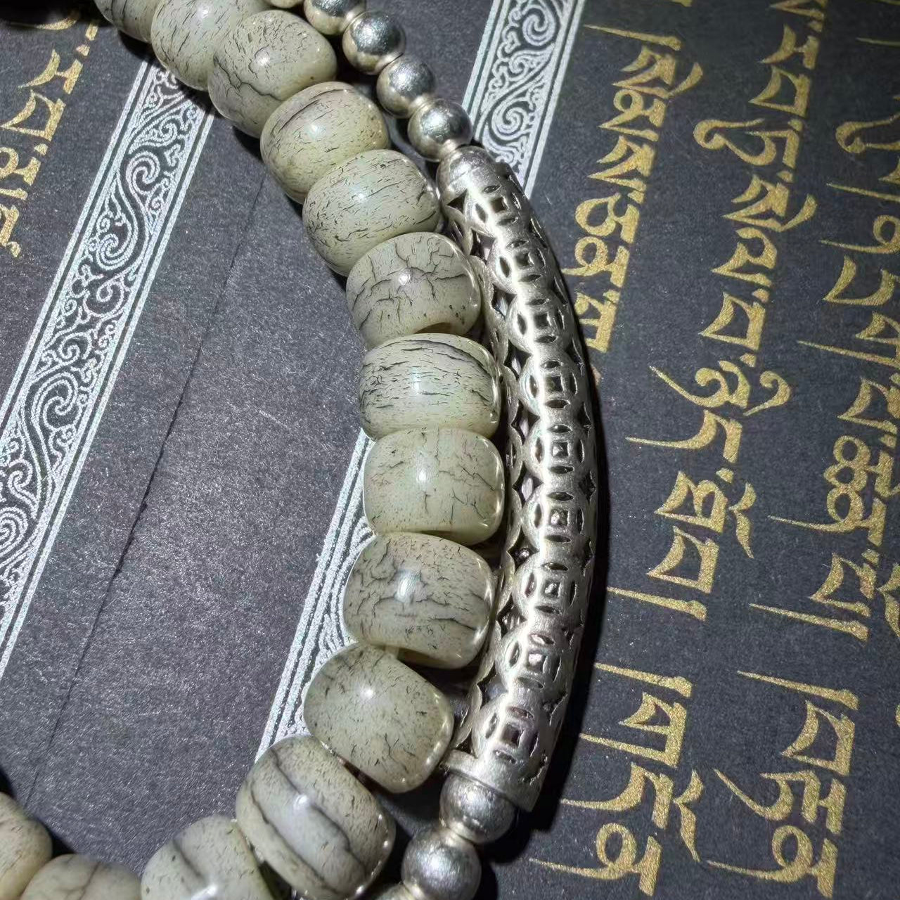 Tibetan Amulets – Hand-painted & Handcrafted. Dzi Bead Necklaces & Bracelets, Thangka, Sacred Symbols, Natural Gemstones. Lucky Charms, Blessed Items, Energy Purification, Vintage Collectibles.