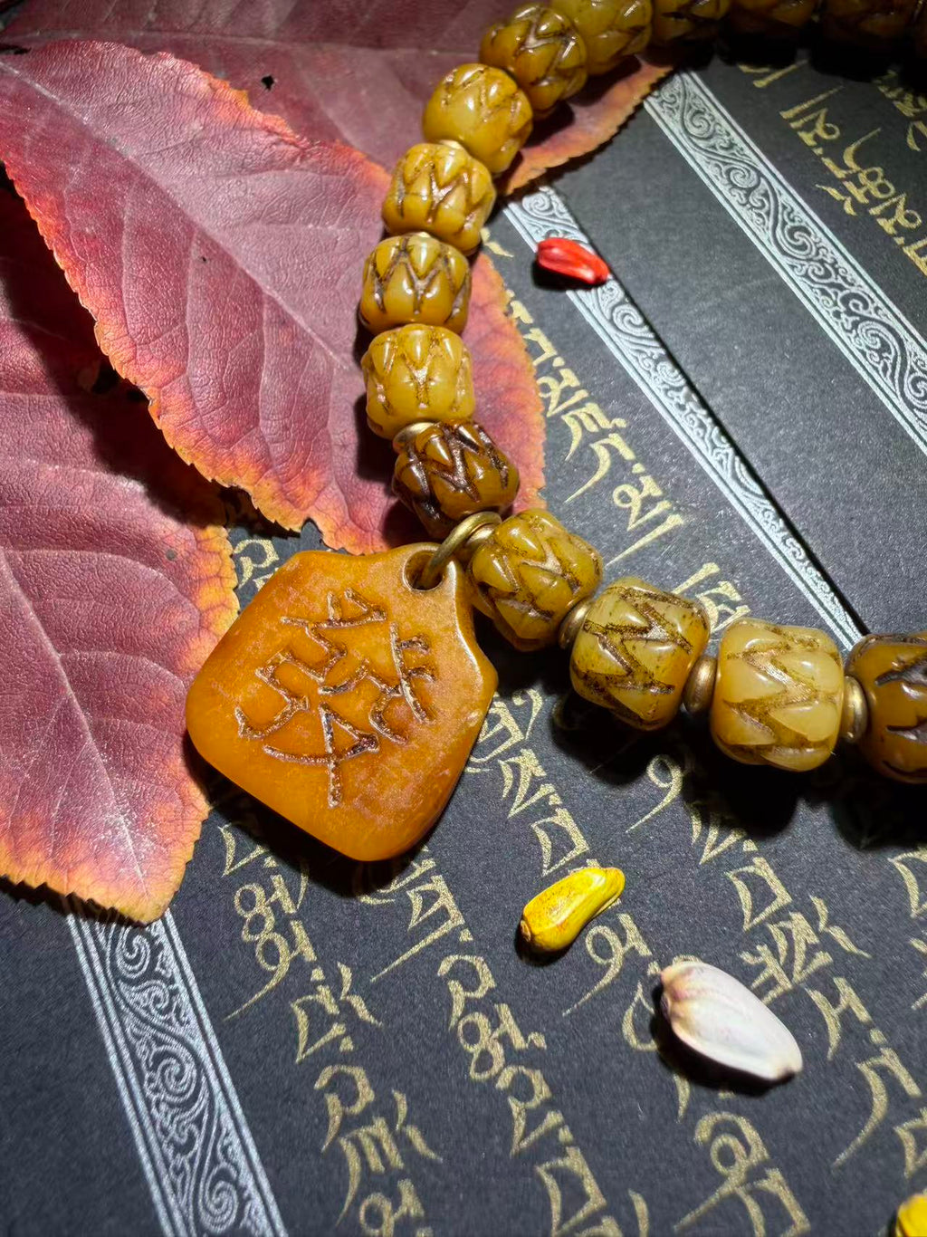 Tibetan Amulets – Hand-painted & Handcrafted. Dzi Bead Necklaces & Bracelets, Thangka, Sacred Symbols, Natural Gemstones. Lucky Charms, Blessed Items, Energy Purification, Vintage Collectibles.