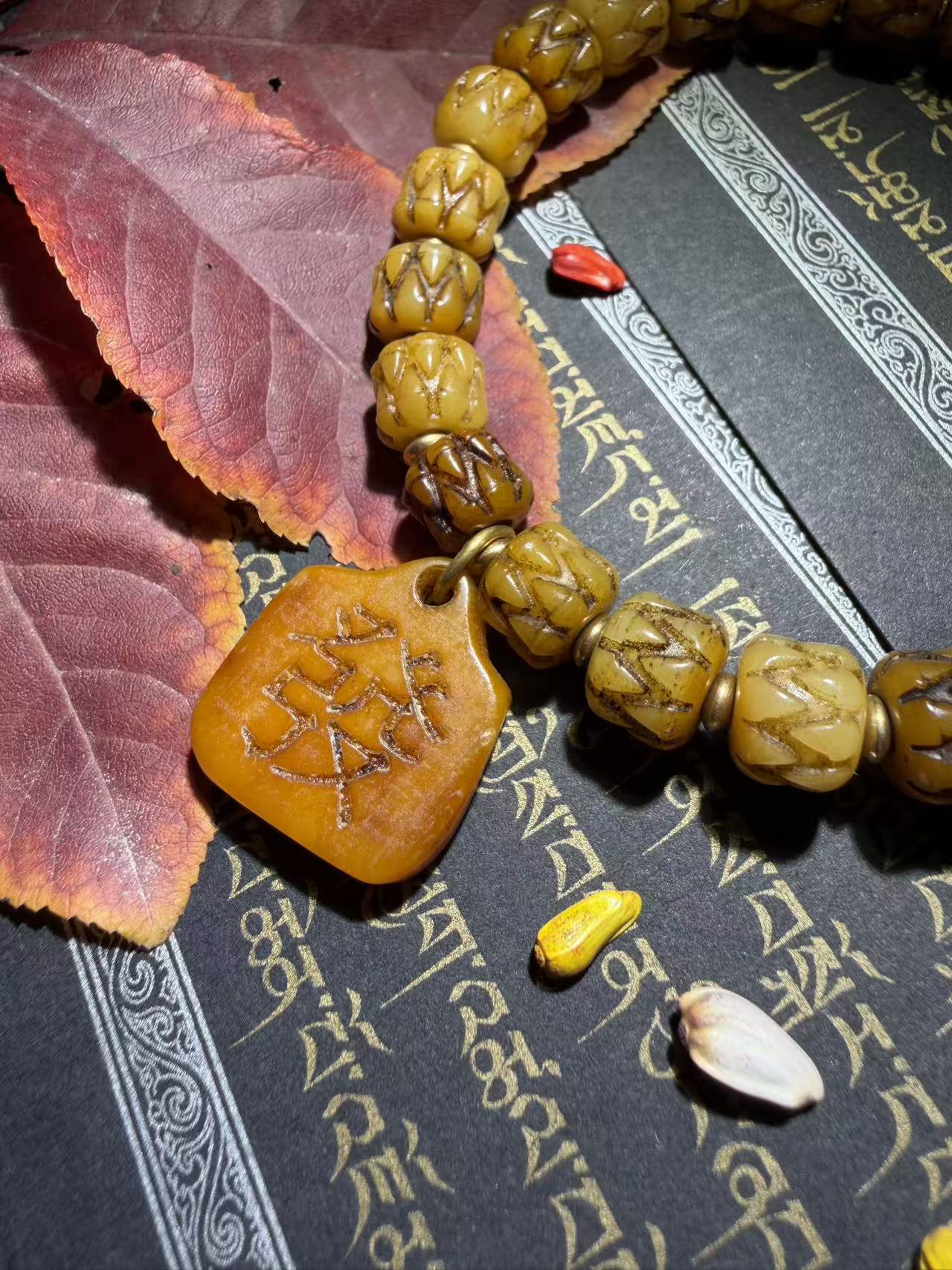 Tibetan Amulets – Hand-painted & Handcrafted. Dzi Bead Necklaces & Bracelets, Thangka, Sacred Symbols, Natural Gemstones. Lucky Charms, Blessed Items, Energy Purification, Vintage Collectibles.