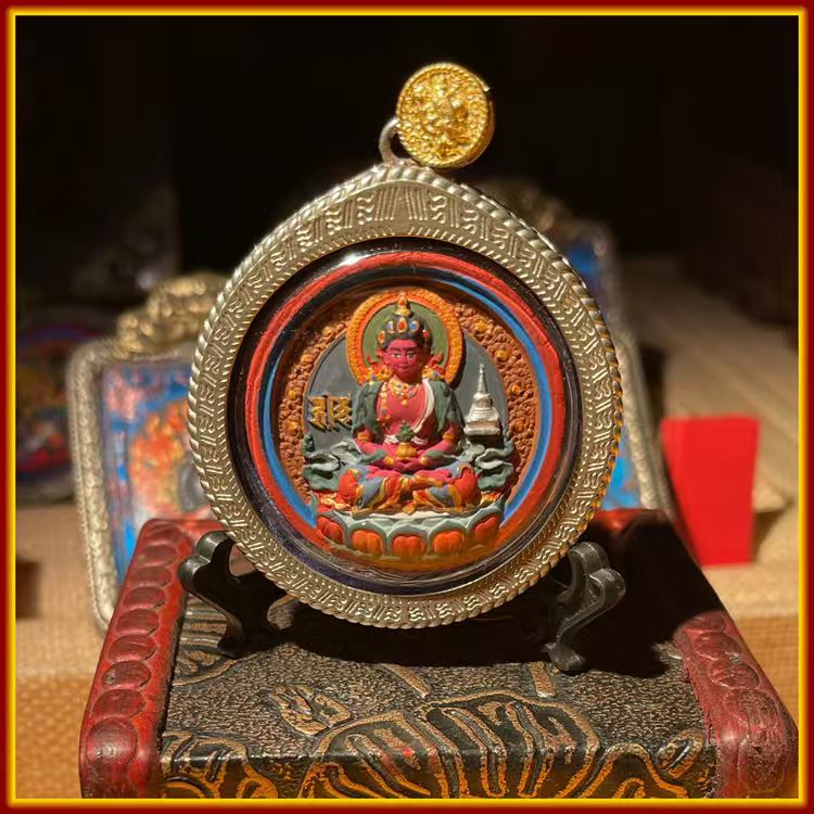 This is a Buddha amulet made of clay by artisans on the roof of the world, fired at high temperatures, and hand-painted with mineral pigments. Its name is "Buddha of Health and Longevity".