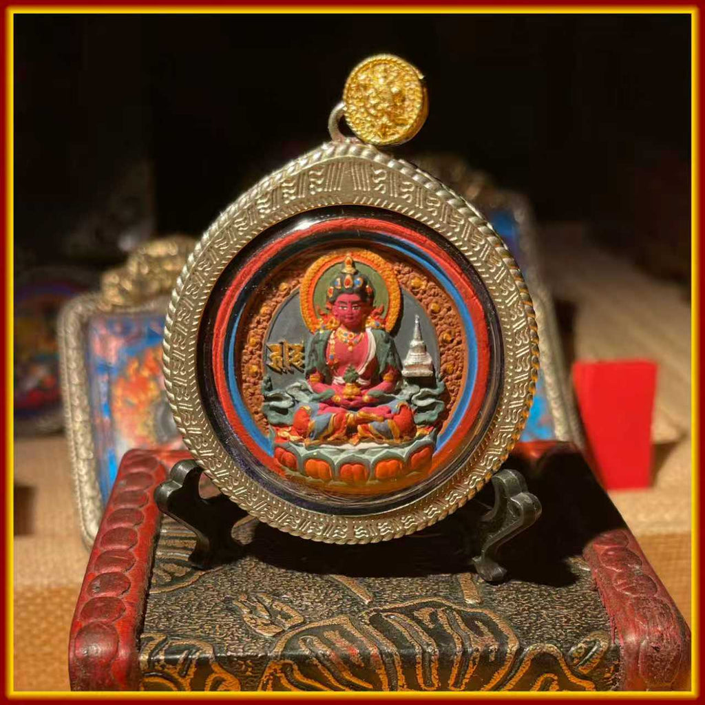 This is a Buddha amulet made of clay by artisans on the roof of the world, fired at high temperatures, and hand-painted with mineral pigments. Its name is the Buddha of Longevity.