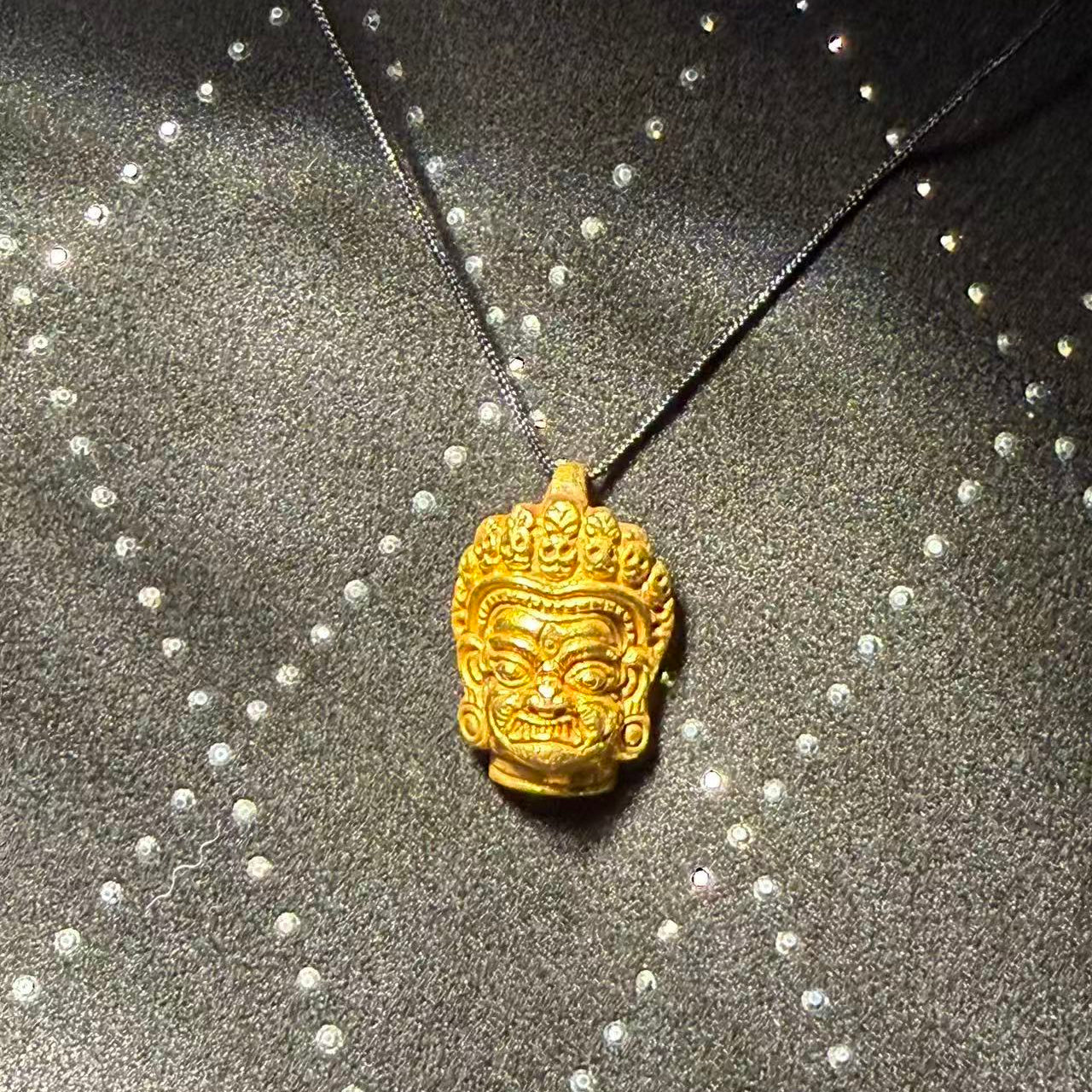 Tibetan amulets – purely handmade. Dzi bead necklaces and bracelets, bangles, rings, Thangkas, sacred symbols, natural gemstones. Lucky charms, blessed items, energy purification items, vintage collectibles.