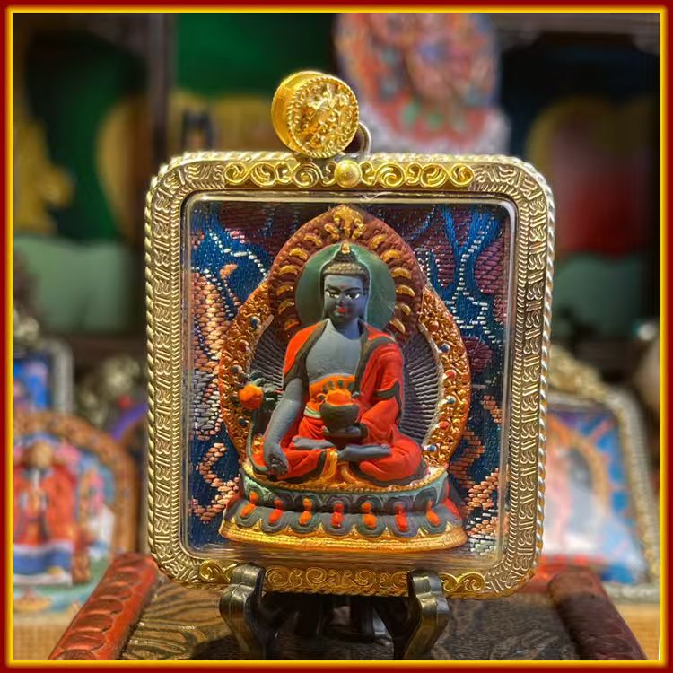 This is a Buddha amulet made of clay by artisans on the roof of the world, fired at high temperatures, and then hand-painted with mineral pigments. Its name is Medicine Buddha.