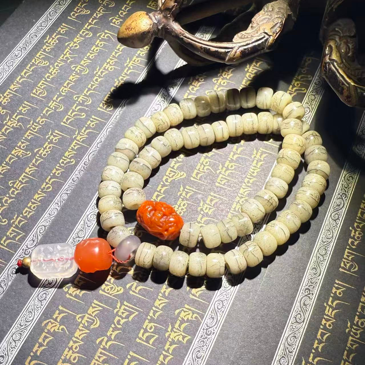 Tibetan Amulets – Hand-painted & Handcrafted. Dzi Bead Necklaces & Bracelets, Thangka, Sacred Symbols, Natural Gemstones. Lucky Charms, Blessed Items, Energy Purification, Vintage Collectibles.