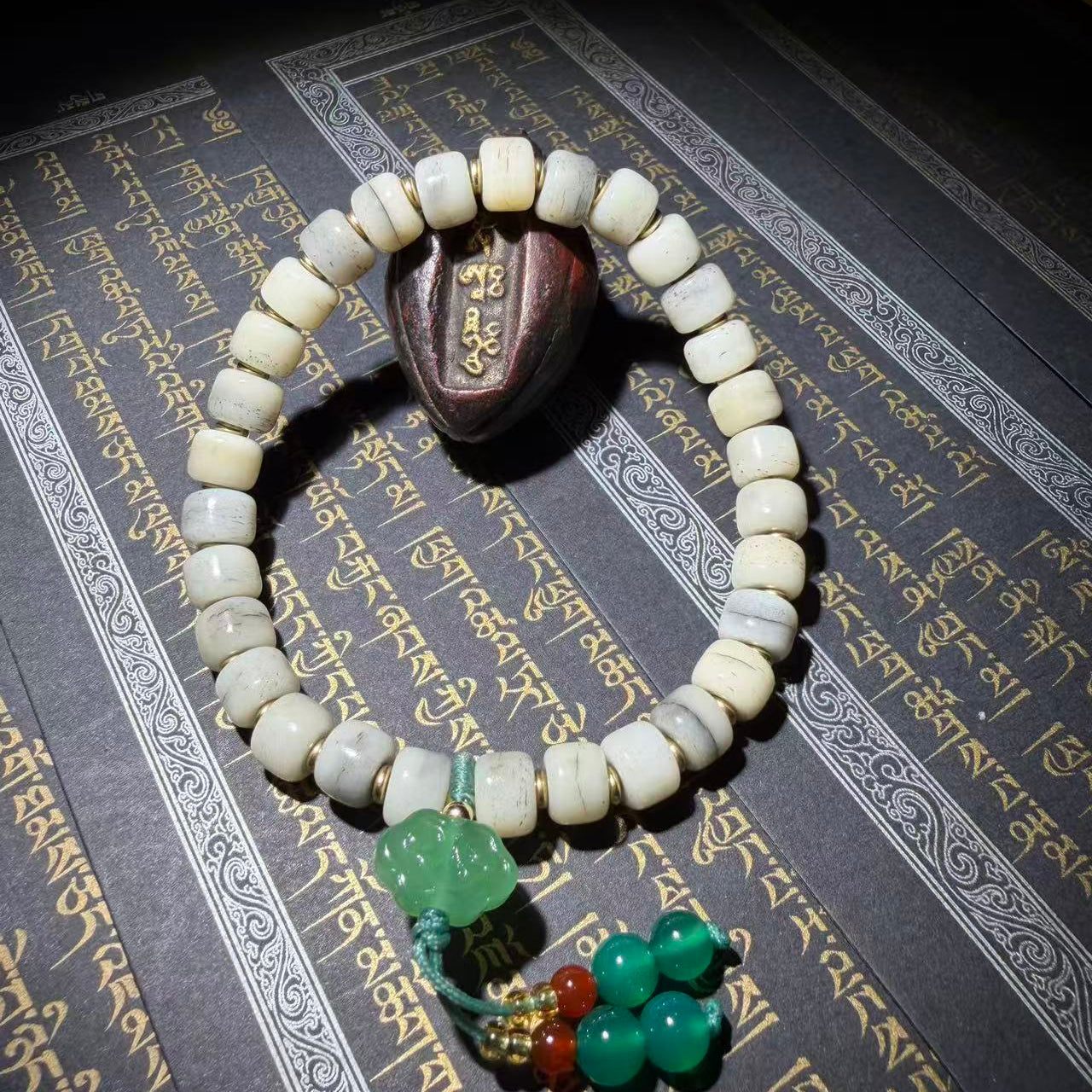 Tibetan Amulets – Hand-painted & Handcrafted. Dzi Bead Necklaces & Bracelets, Thangka, Sacred Symbols, Natural Gemstones. Lucky Charms, Blessed Items, Energy Purification, Vintage Collectibles.