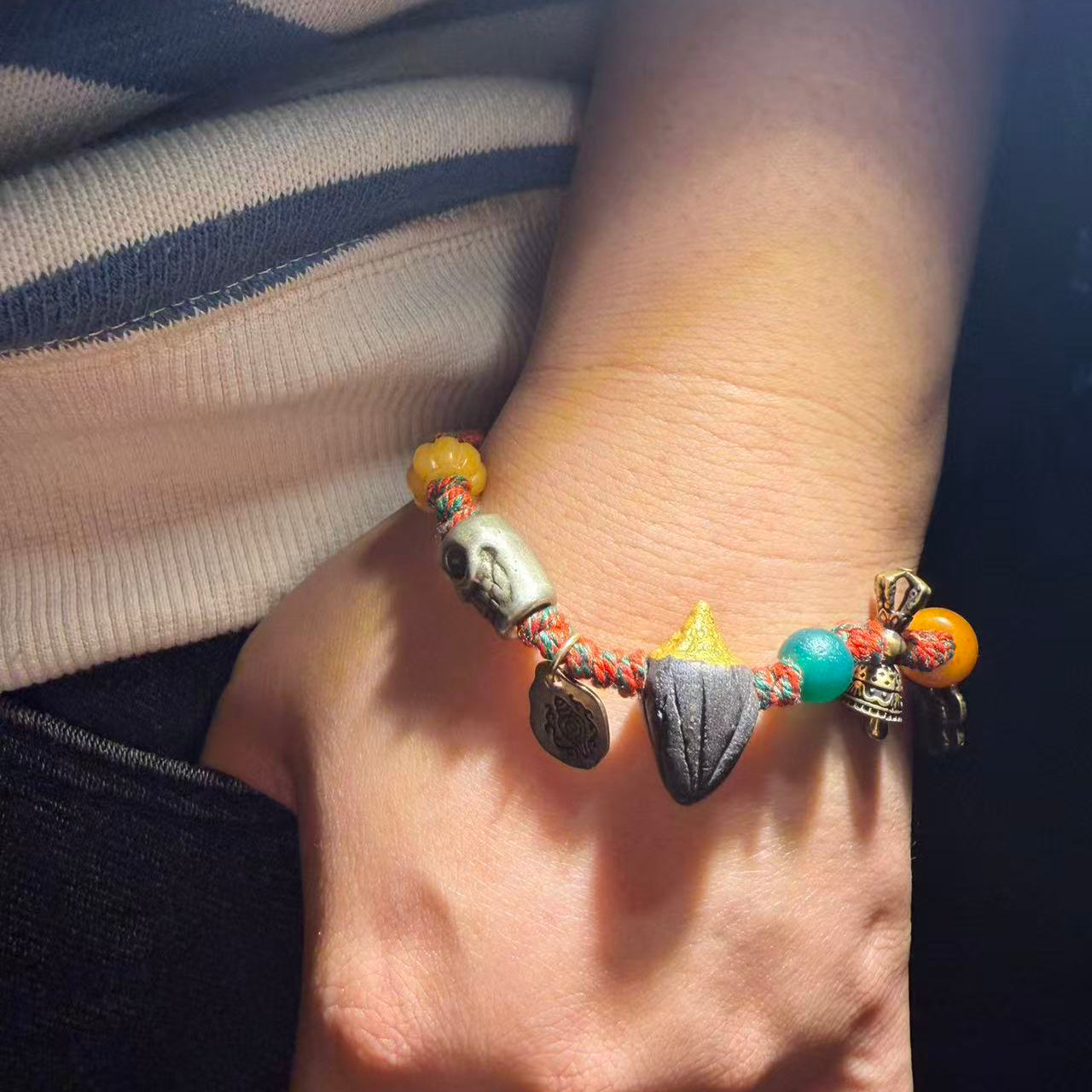 Tibetan Amulets – Hand-painted & Handcrafted. Dzi Bead Necklaces & Bracelets, Thangka, Sacred Symbols, Natural Gemstones. Lucky Charms, Blessed Items, Energy Purification, Vintage Collectibles.