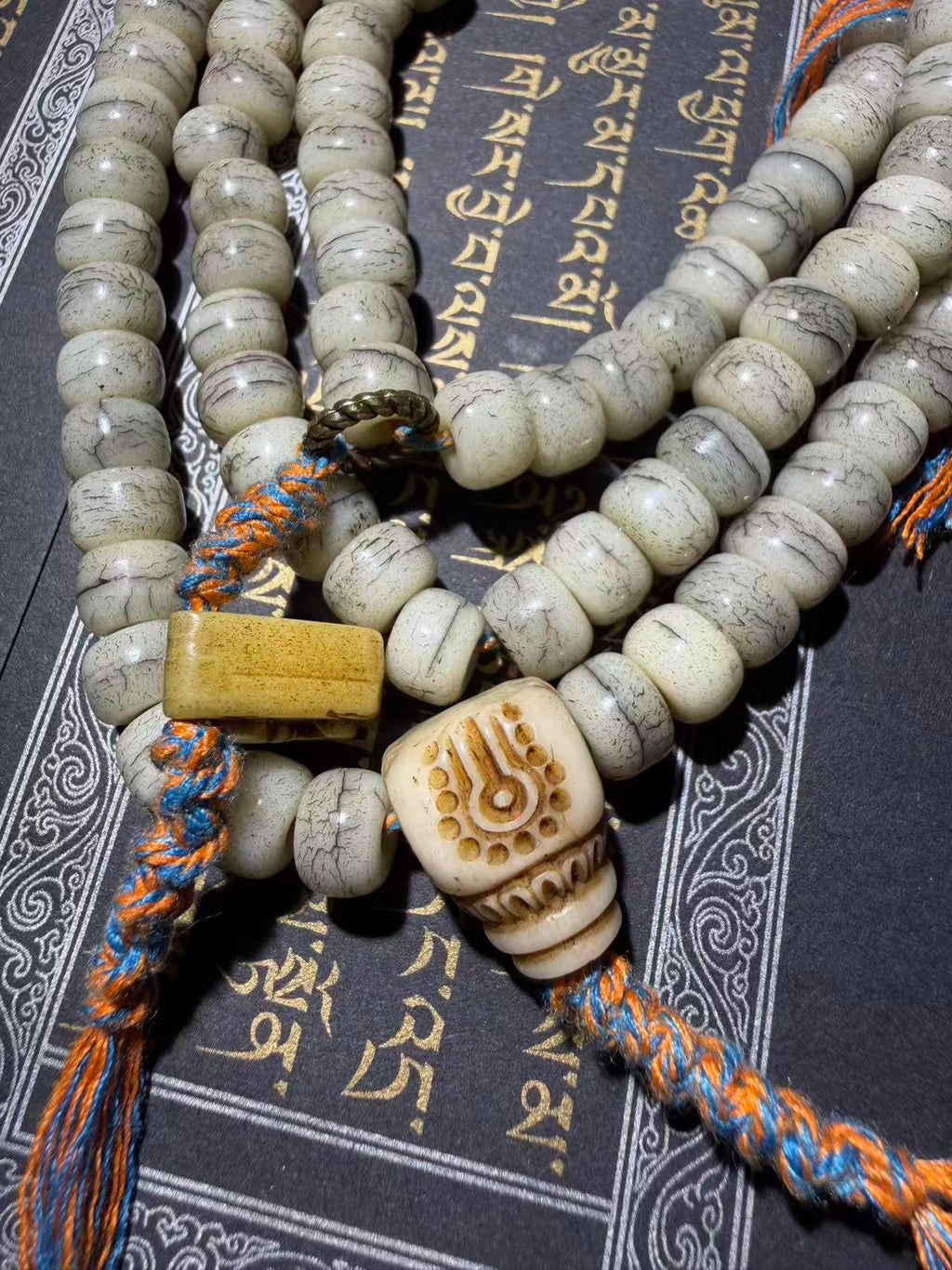 Tibetan Amulets – Hand-painted & Handcrafted. Dzi Bead Necklaces & Bracelets, Thangka, Sacred Symbols, Natural Gemstones. Lucky Charms, Blessed Items, Energy Purification, Vintage Collectibles.