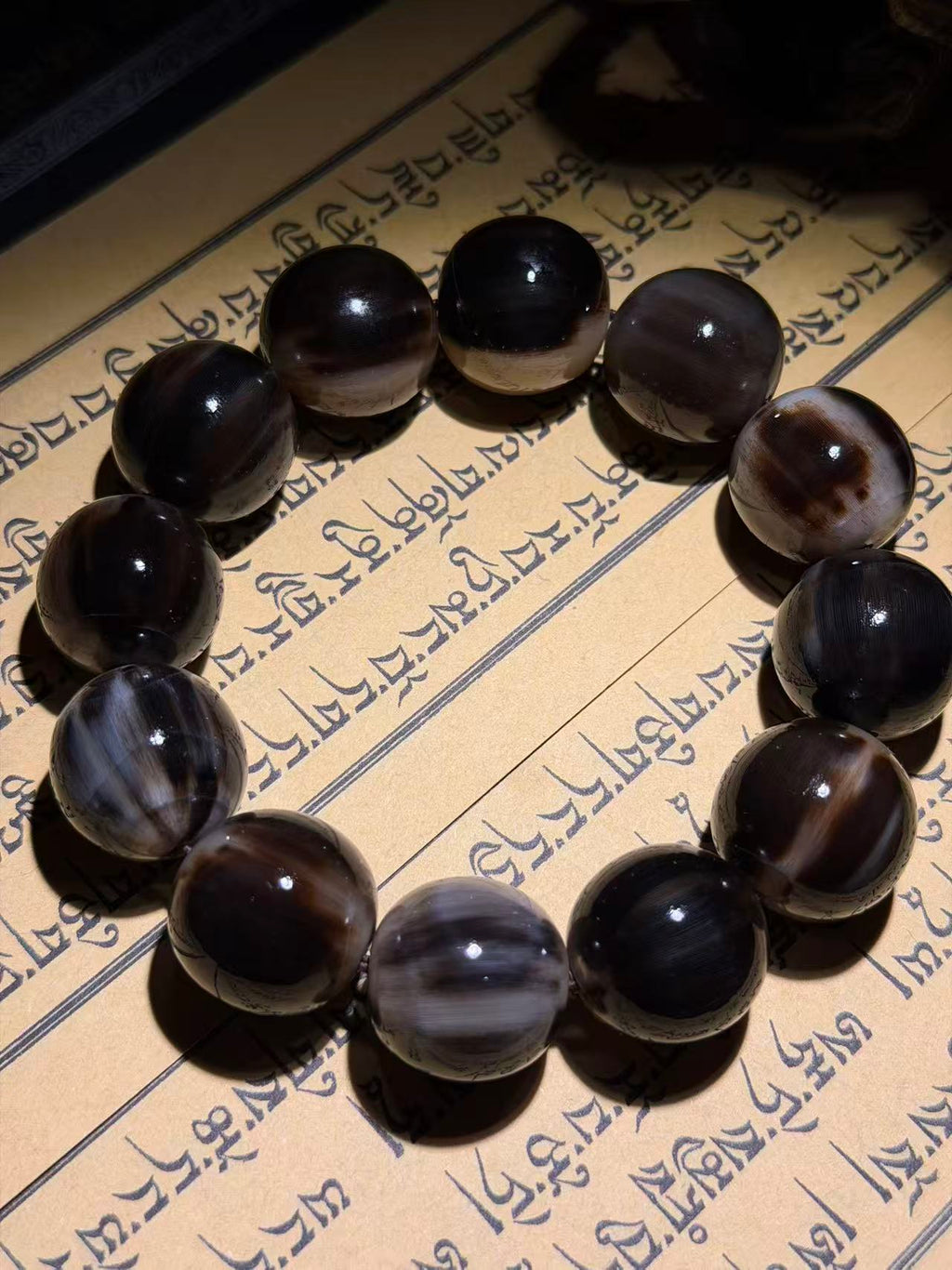 Tibetan Amulets – Hand-painted & Handcrafted. Dzi Bead Necklaces & Bracelets, Thangka, Sacred Symbols, Natural Gemstones. Lucky Charms, Blessed Items, Energy Purification, Vintage Collectibles.