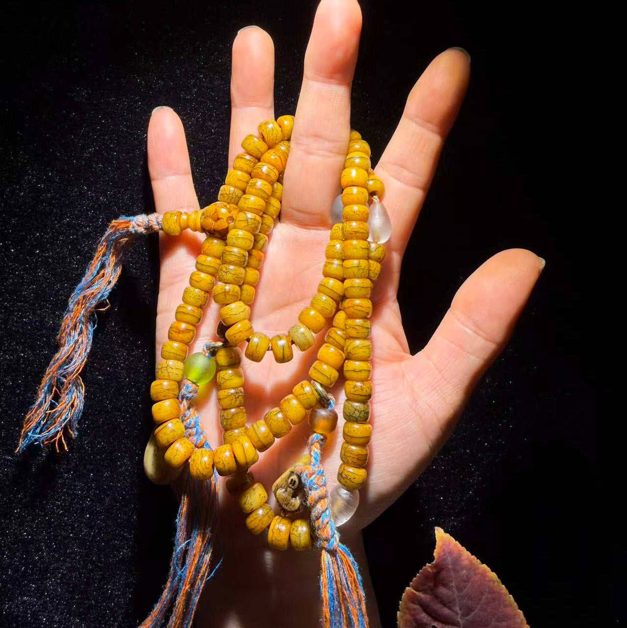 Tibetan Amulets – Hand-painted & Handcrafted. Dzi Bead Necklaces & Bracelets, Thangka, Sacred Symbols, Natural Gemstones. Lucky Charms, Blessed Items, Energy Purification, Vintage Collectibles.