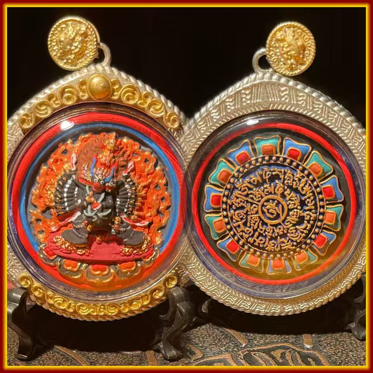 This is a Buddha amulet made of clay by artisans on the roof of the world, fired at high temperatures, and hand-painted with mineral pigments. Its name is Vajra Mahākāra.