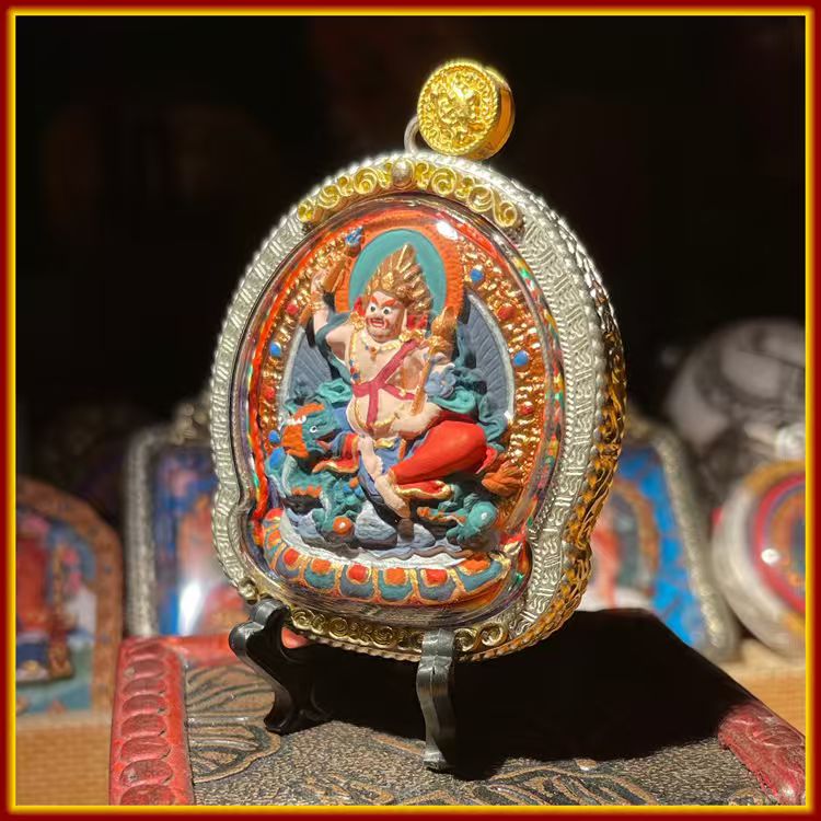 This is a Buddha amulet made of clay by artisans on the roof of the world, fired at high temperatures, and hand-painted with mineral pigments. Its name is White Jambhala.