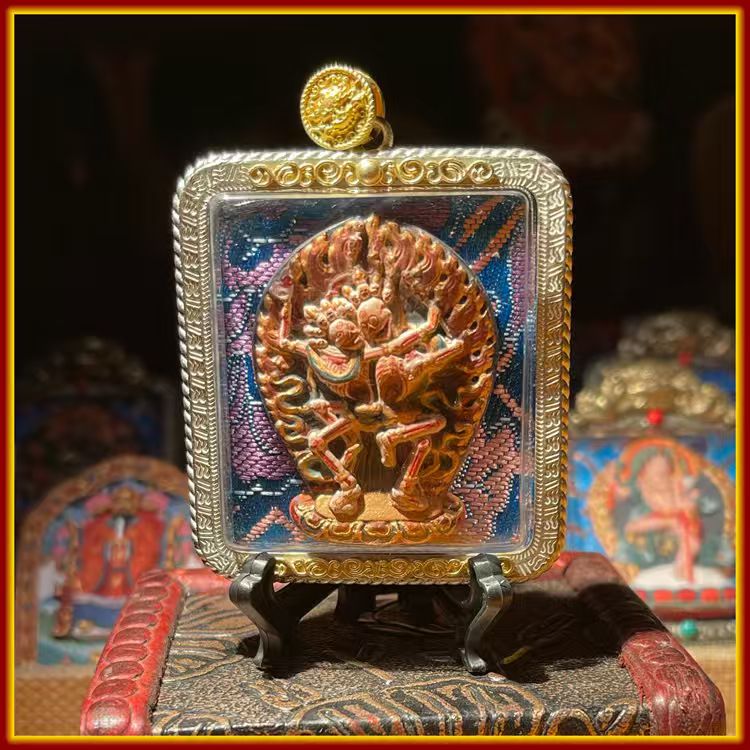 This is a Buddhist amulet made of clay by artisans on the roof of the world. It was fired at high temperatures and then hand-painted with mineral pigments. Its name is Shi Tuolingzhu.