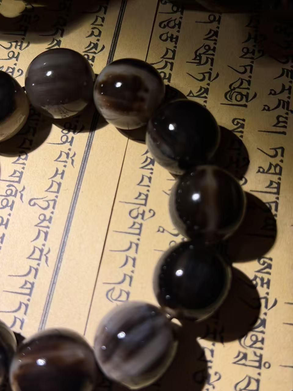 Tibetan Amulets – Hand-painted & Handcrafted. Dzi Bead Necklaces & Bracelets, Thangka, Sacred Symbols, Natural Gemstones. Lucky Charms, Blessed Items, Energy Purification, Vintage Collectibles.