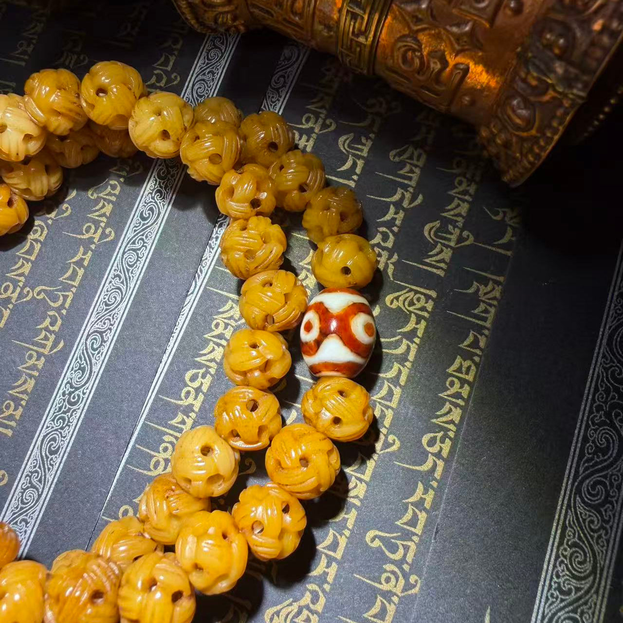 Tibetan Amulets – Hand-painted & Handcrafted. Dzi Bead Necklaces & Bracelets, Thangka, Sacred Symbols, Natural Gemstones. Lucky Charms, Blessed Items, Energy Purification, Vintage Collectibles.