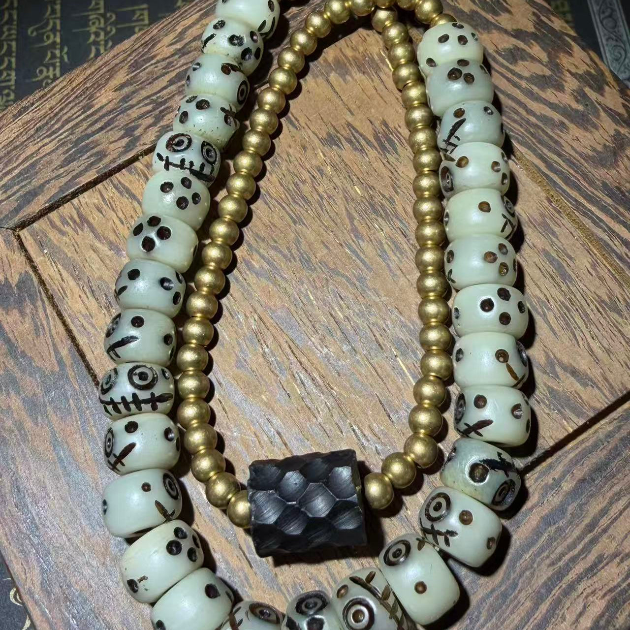 Tibetan Amulets – Hand-painted & Handcrafted. Dzi Bead Necklaces & Bracelets, Thangka, Sacred Symbols, Natural Gemstones. Lucky Charms, Blessed Items, Energy Purification, Vintage Collectibles.