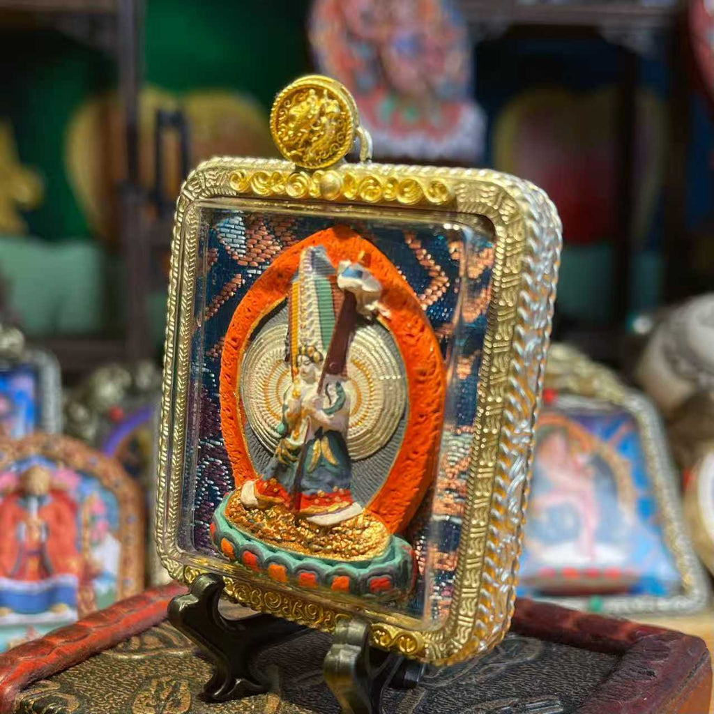 This is a Buddha amulet made of clay by artisans on the roof of the world, fired at high temperatures, and then hand-painted with mineral pigments. Its name is the Great White Umbrella Mother Buddha.
