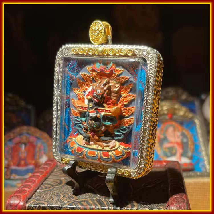 This is a Buddhist amulet made of clay by artisans on the roof of the world. After being fired at high temperatures, it was then hand-painted with mineral pigments. Its name is "Two-Armed Mahakala".