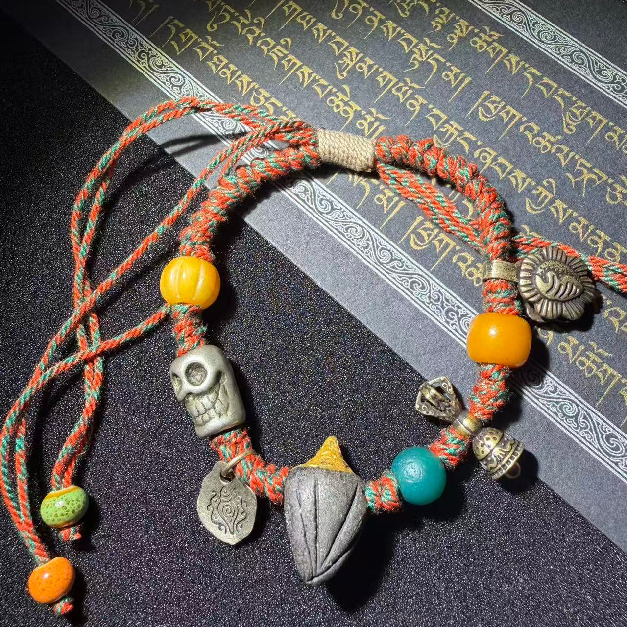 Tibetan Amulets – Hand-painted & Handcrafted. Dzi Bead Necklaces & Bracelets, Thangka, Sacred Symbols, Natural Gemstones. Lucky Charms, Blessed Items, Energy Purification, Vintage Collectibles.