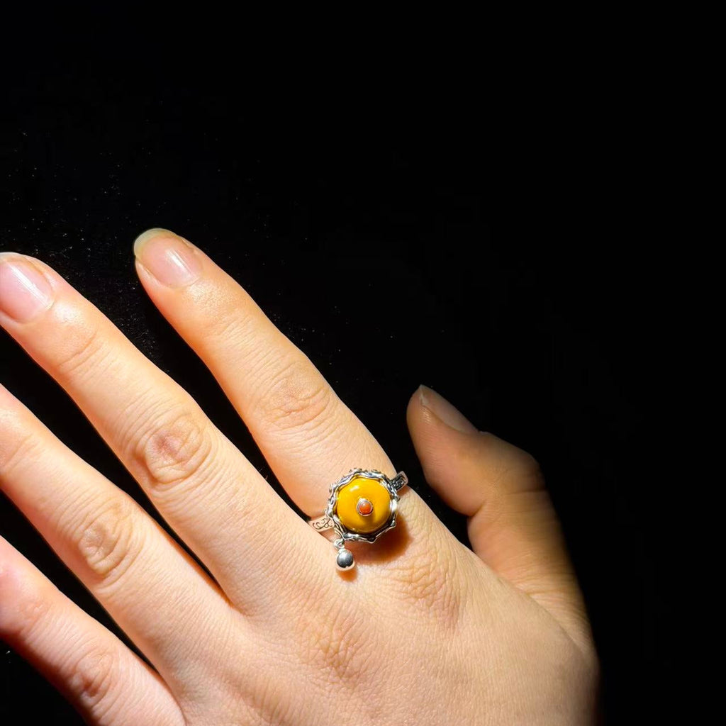 Tibetan amulets – purely handmade. Dzi bead necklaces and bracelets, bangles, rings, Thangkas, sacred symbols, natural gemstones. Lucky charms, blessed items, energy purification items, vintage collectibles.