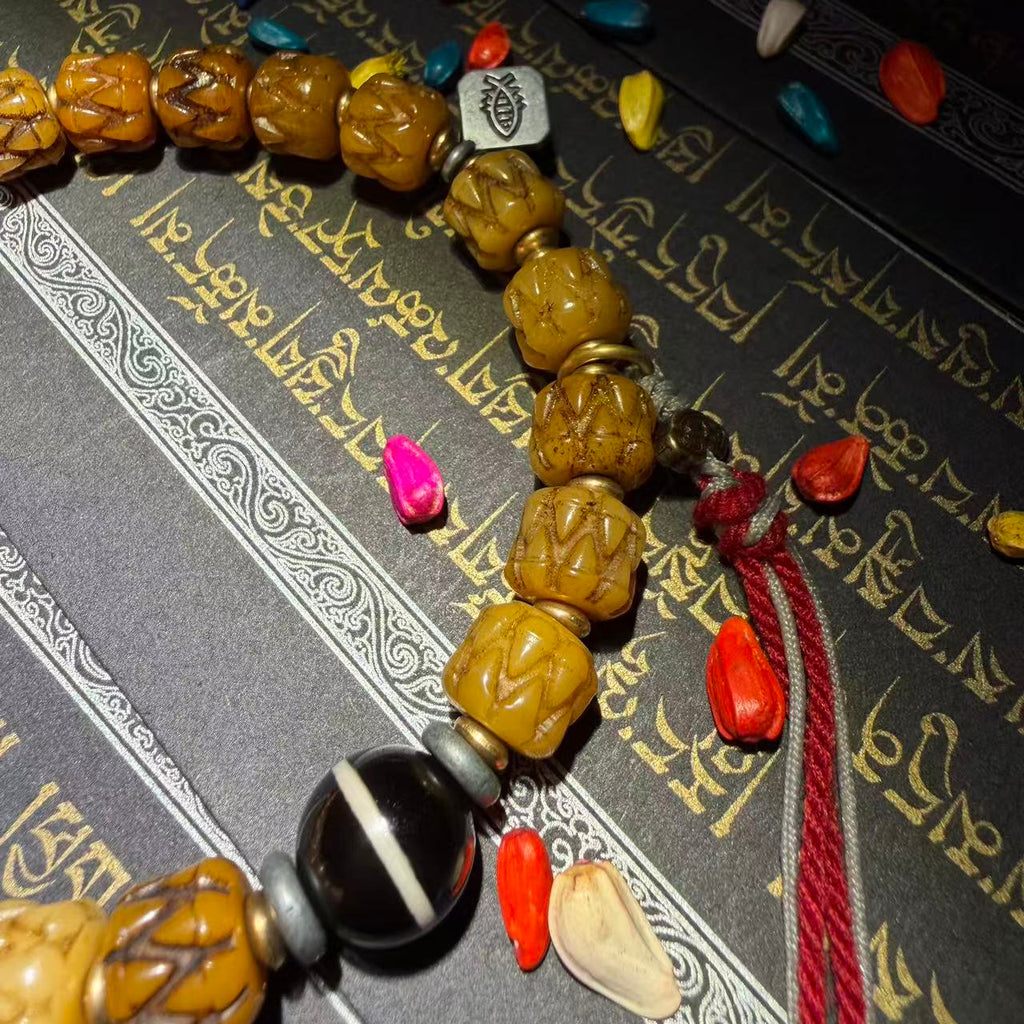 Tibetan Amulets – Hand-painted & Handcrafted. Dzi Bead Necklaces & Bracelets, Thangka, Sacred Symbols, Natural Gemstones. Lucky Charms, Blessed Items, Energy Purification, Vintage Collectibles.