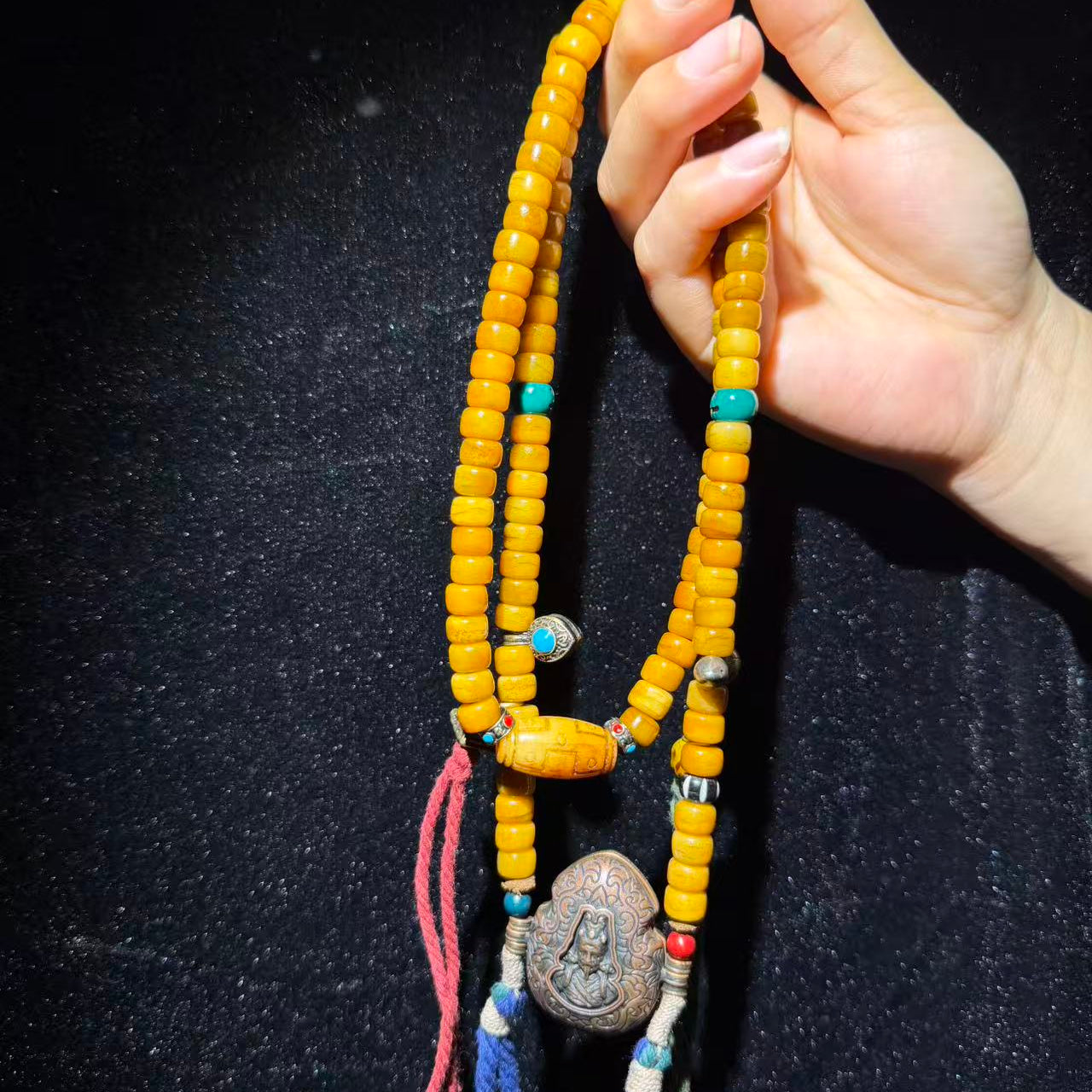 Tibetan Amulets – Hand-painted & Handcrafted. Dzi Bead Necklaces & Bracelets, Thangka, Sacred Symbols, Natural Gemstones. Lucky Charms, Blessed Items, Energy Purification, Vintage Collectibles.