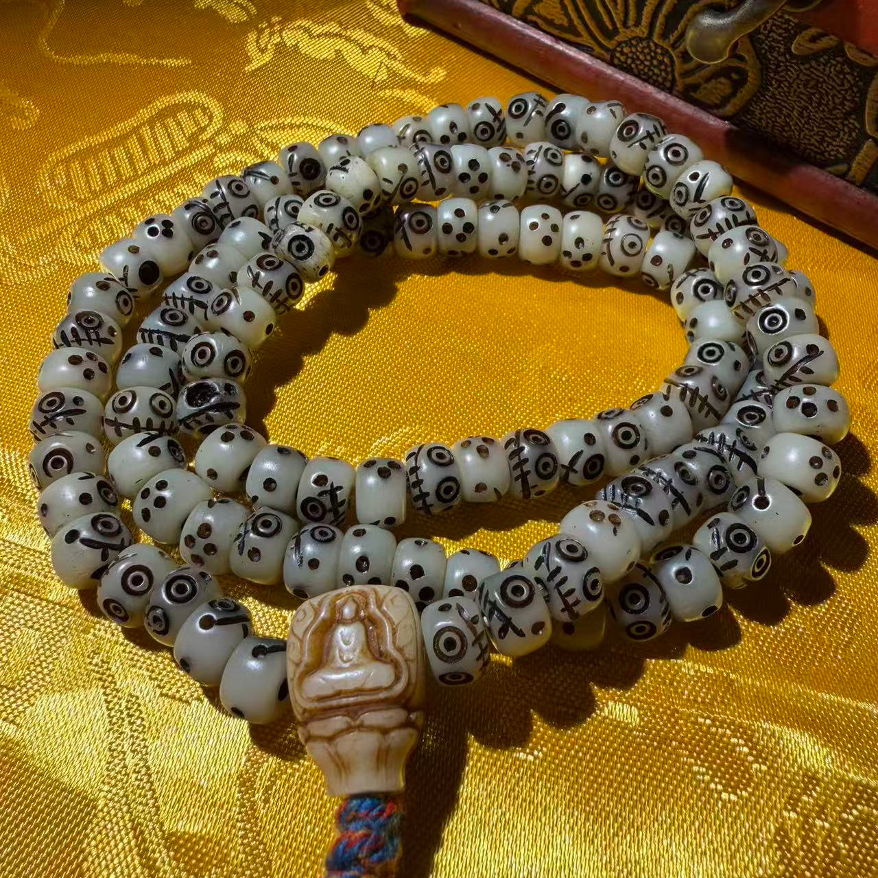 Tibetan Amulets – Hand-painted & Handcrafted. Dzi Bead Necklaces & Bracelets, Thangka, Sacred Symbols, Natural Gemstones. Lucky Charms, Blessed Items, Energy Purification, Vintage Collectibles.
