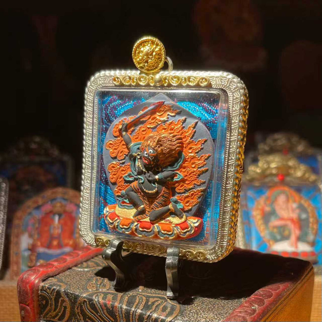 This is a Buddha amulet made of clay by artisans on the roof of the world, fired at high temperatures, and then hand-painted with mineral pigments. Its name is Acala (Fudō Myō-ō).