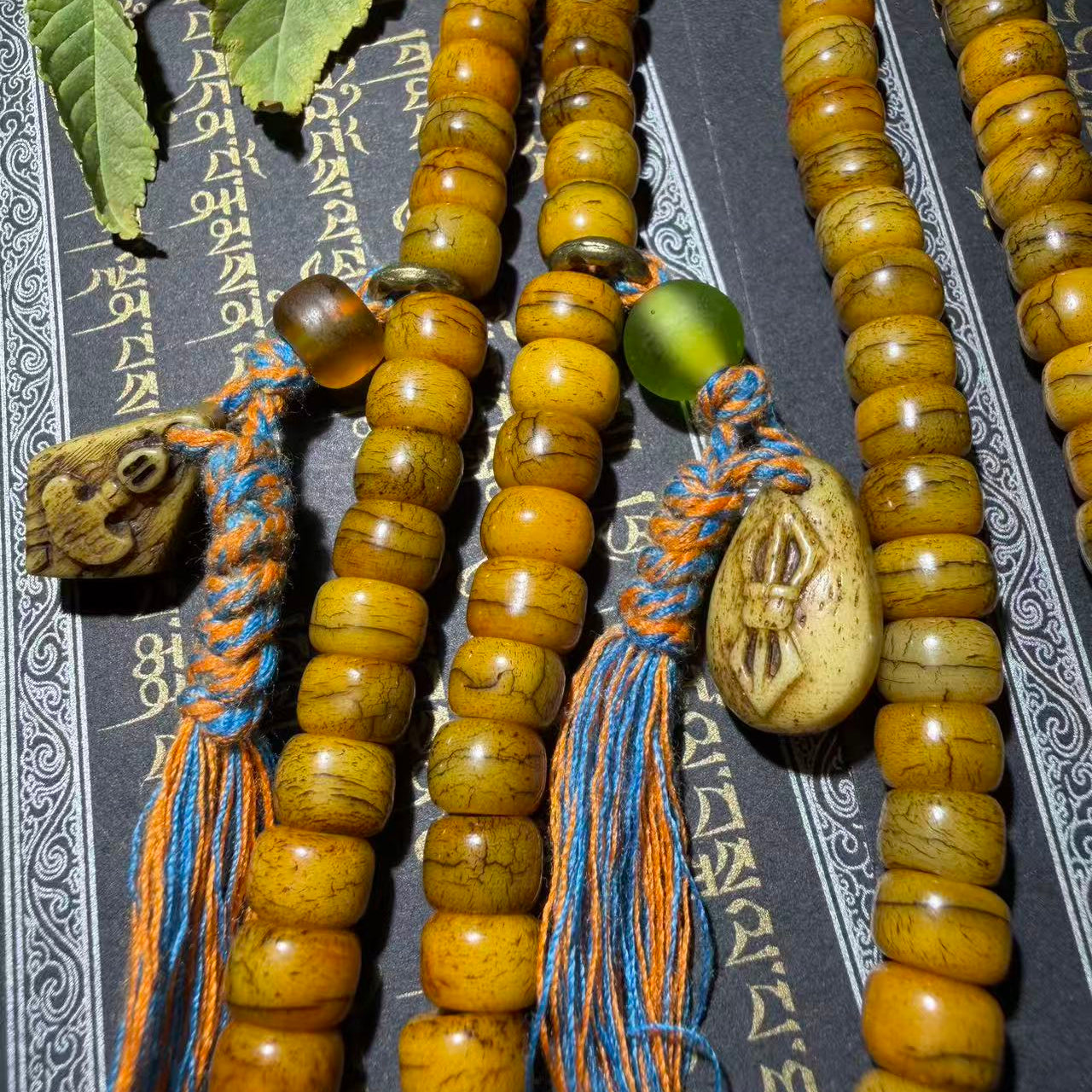 Tibetan Amulets – Hand-painted & Handcrafted. Dzi Bead Necklaces & Bracelets, Thangka, Sacred Symbols, Natural Gemstones. Lucky Charms, Blessed Items, Energy Purification, Vintage Collectibles.