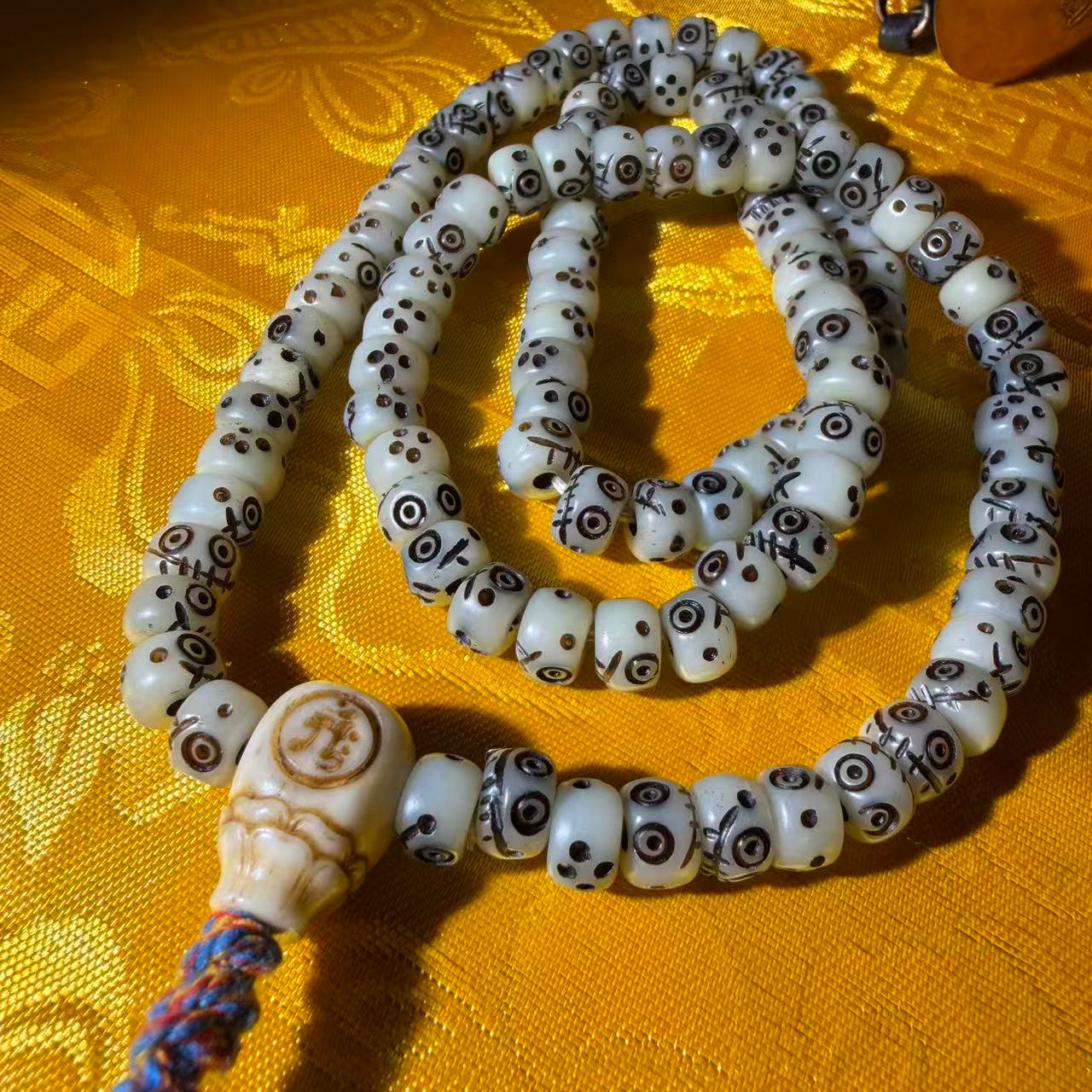 Tibetan Amulets – Hand-painted & Handcrafted. Dzi Bead Necklaces & Bracelets, Thangka, Sacred Symbols, Natural Gemstones. Lucky Charms, Blessed Items, Energy Purification, Vintage Collectibles.
