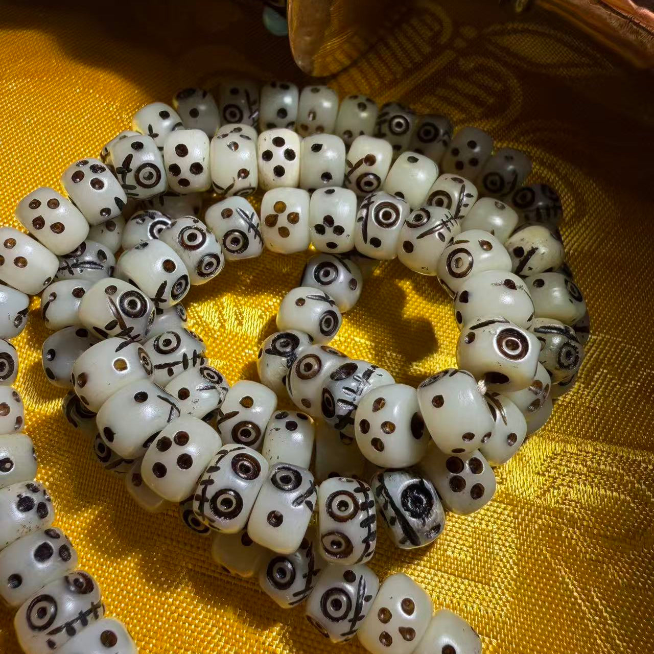 Tibetan Amulets – Hand-painted & Handcrafted. Dzi Bead Necklaces & Bracelets, Thangka, Sacred Symbols, Natural Gemstones. Lucky Charms, Blessed Items, Energy Purification, Vintage Collectibles.