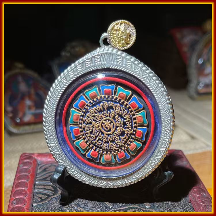 This is a Buddha amulet made of clay by artisans on the roof of the world, fired at high temperatures, and hand-painted with mineral pigments. Its name is Vajra Mahākāra.