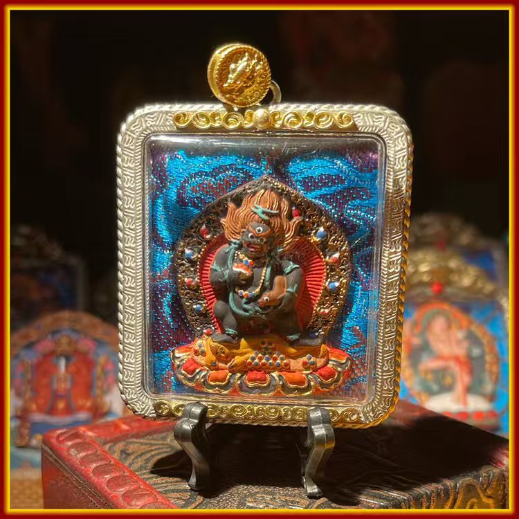 This is a Buddha amulet made of clay by artisans on the roof of the world, fired at high temperatures, and hand-painted with mineral pigments. Its name is Black Jambhala.