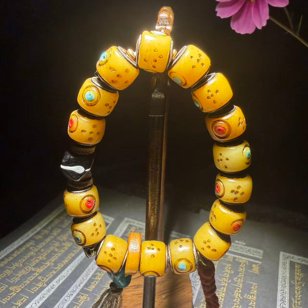 Tibetan Amulets – Hand-painted & Handcrafted. Dzi Bead Necklaces & Bracelets, Thangka, Sacred Symbols, Natural Gemstones. Lucky Charms, Blessed Items, Energy Purification, Vintage Collectibles.