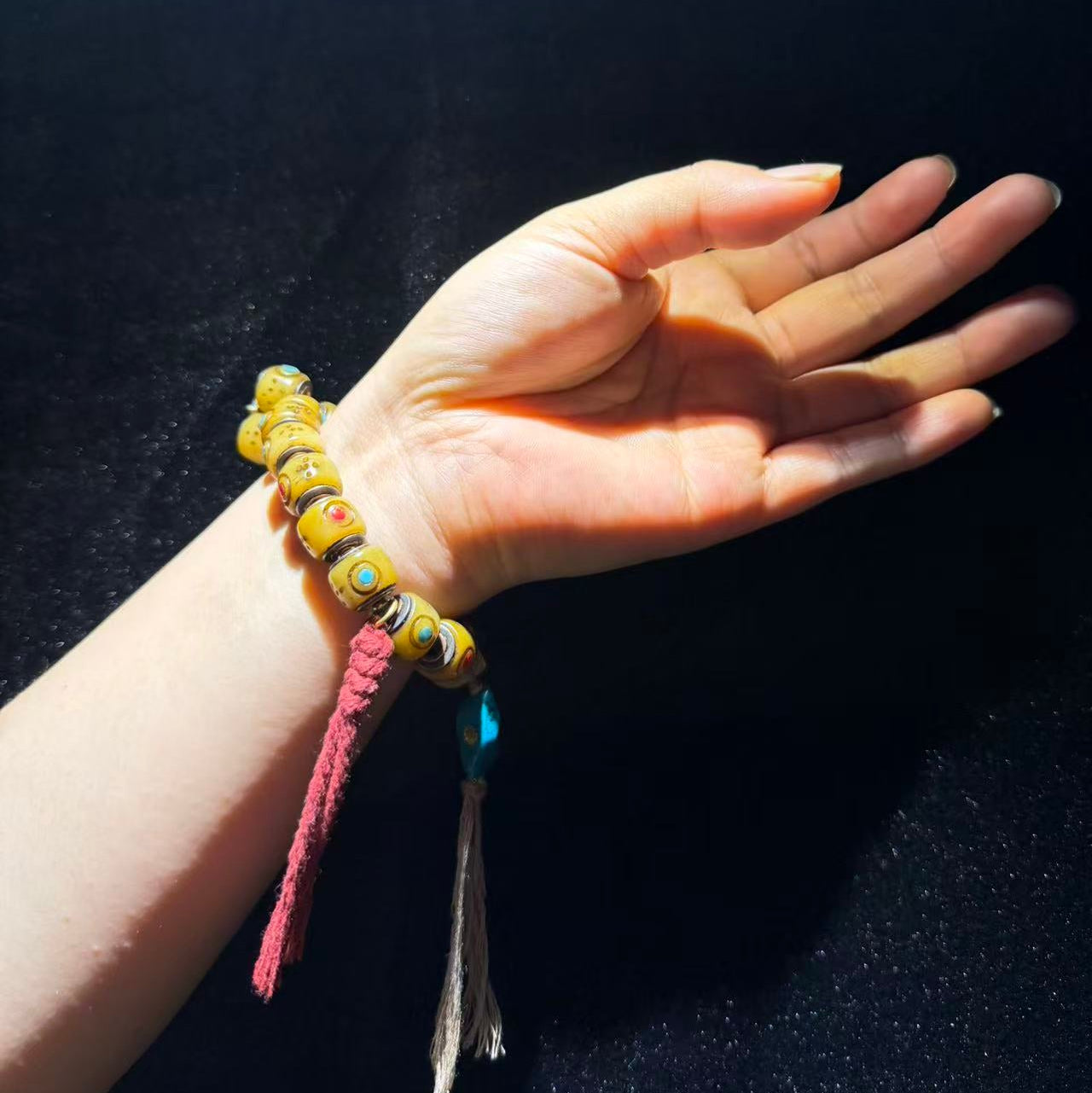 Tibetan Amulets – Hand-painted & Handcrafted. Dzi Bead Necklaces & Bracelets, Thangka, Sacred Symbols, Natural Gemstones. Lucky Charms, Blessed Items, Energy Purification, Vintage Collectibles.