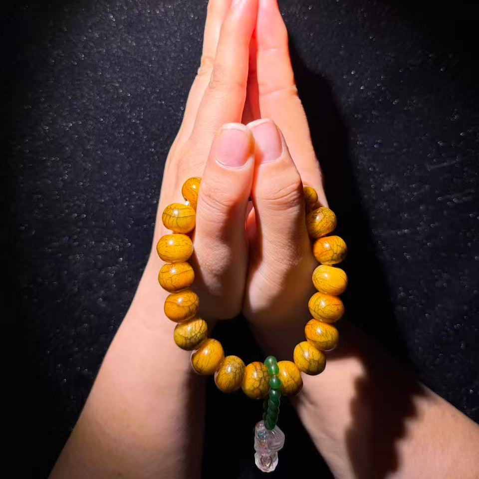 Tibetan Amulets – Hand-painted & Handcrafted. Dzi Bead Necklaces & Bracelets, Thangka, Sacred Symbols, Natural Gemstones. Lucky Charms, Blessed Items, Energy Purification, Vintage Collectibles.