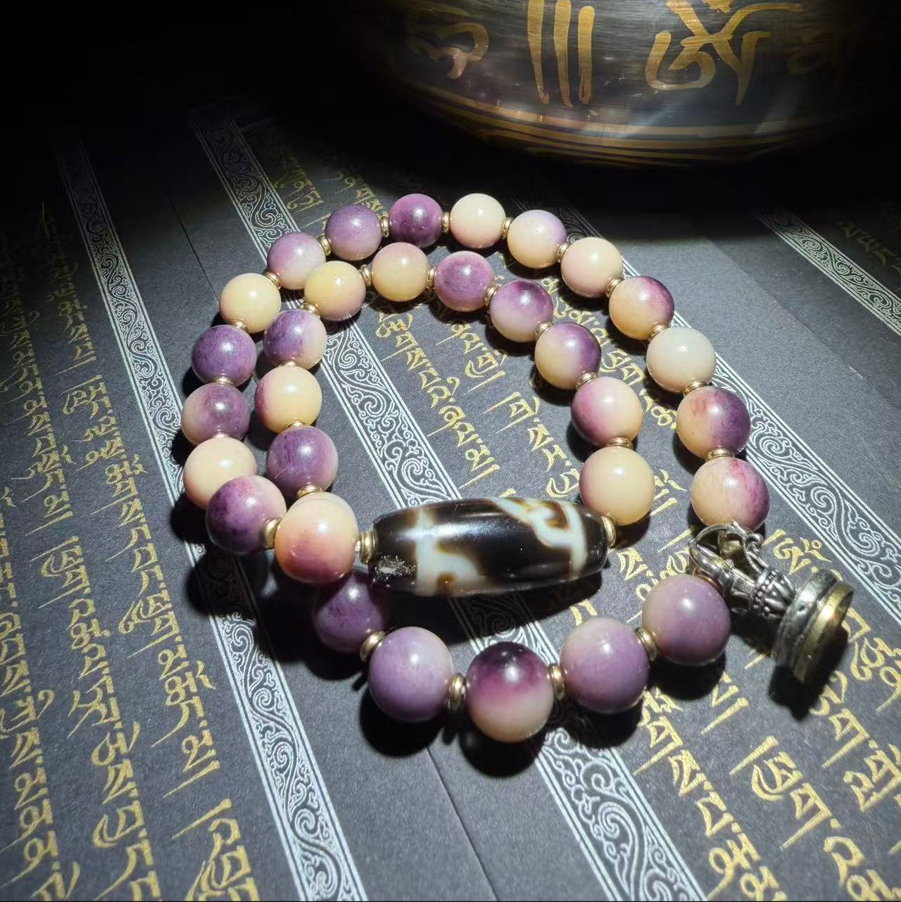Tibetan Amulets – Hand-painted & Handcrafted. Dzi Bead Necklaces & Bracelets, Thangka, Sacred Symbols, Natural Gemstones. Lucky Charms, Blessed Items, Energy Purification, Vintage Collectibles.