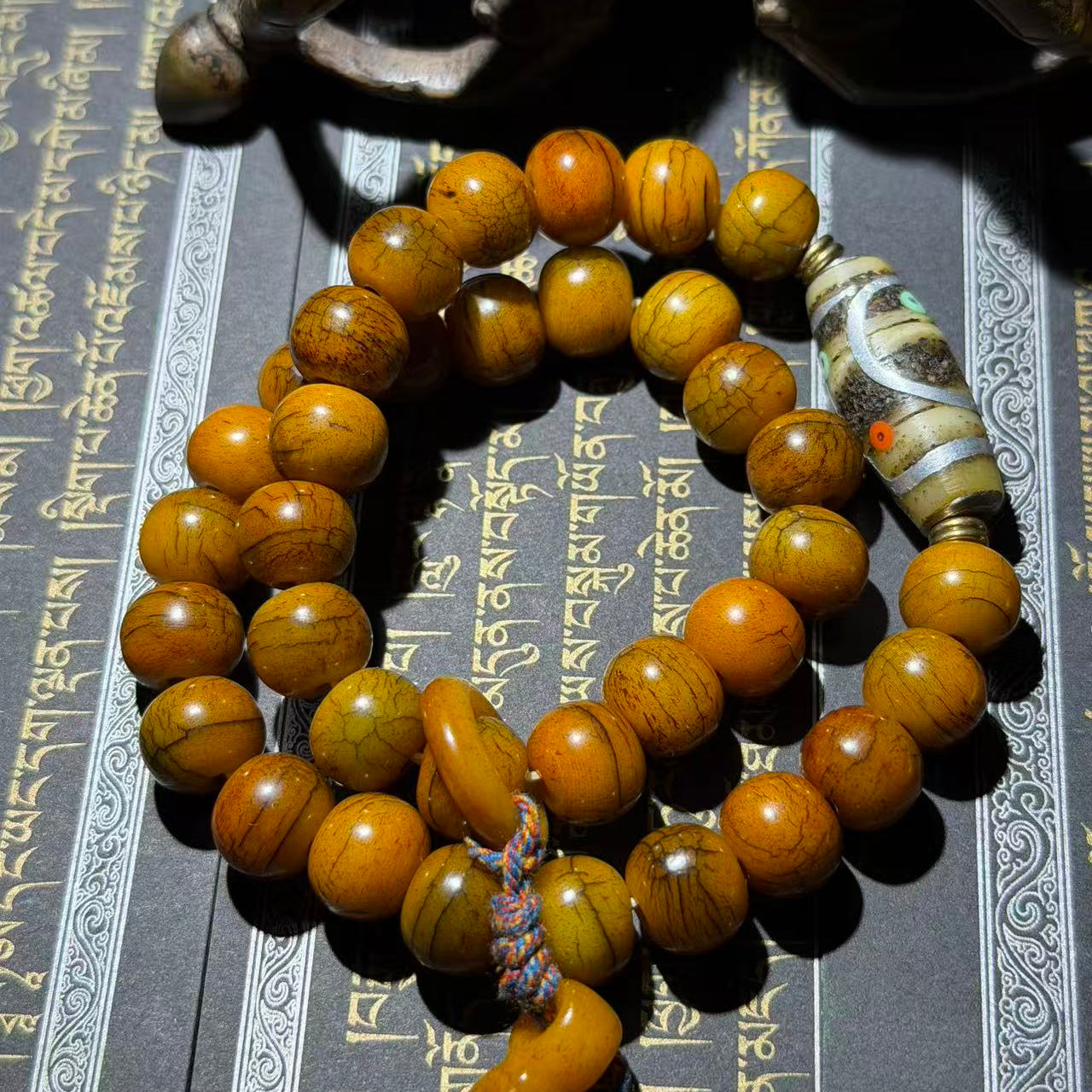 Tibetan Amulets – Hand-painted & Handcrafted. Dzi Bead Necklaces & Bracelets, Thangka, Sacred Symbols, Natural Gemstones. Lucky Charms, Blessed Items, Energy Purification, Vintage Collectibles.