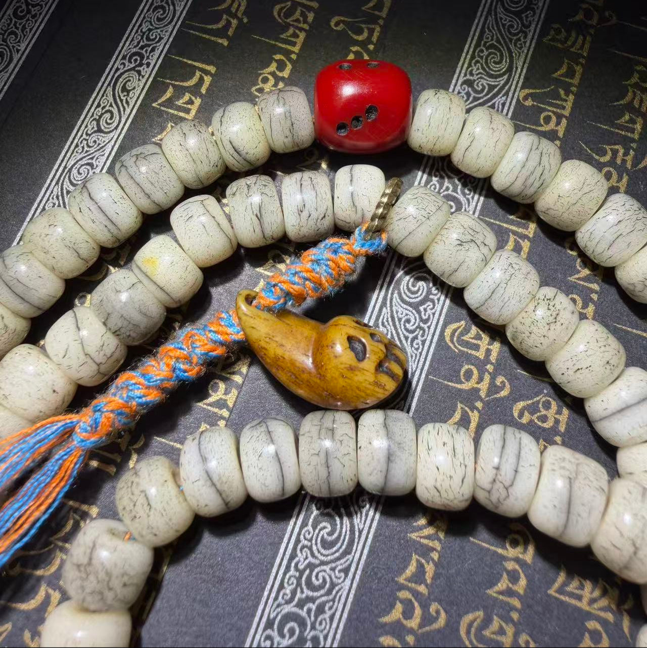 Tibetan Amulets – Hand-painted & Handcrafted. Dzi Bead Necklaces & Bracelets, Thangka, Sacred Symbols, Natural Gemstones. Lucky Charms, Blessed Items, Energy Purification, Vintage Collectibles.