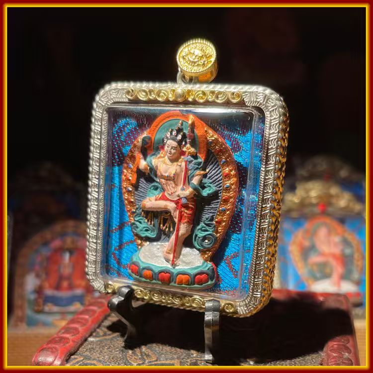 This is a Buddha amulet made of clay by artisans on the roof of the world, fired at high temperatures, and then hand-painted with mineral pigments. Its name is Machig Labdron.