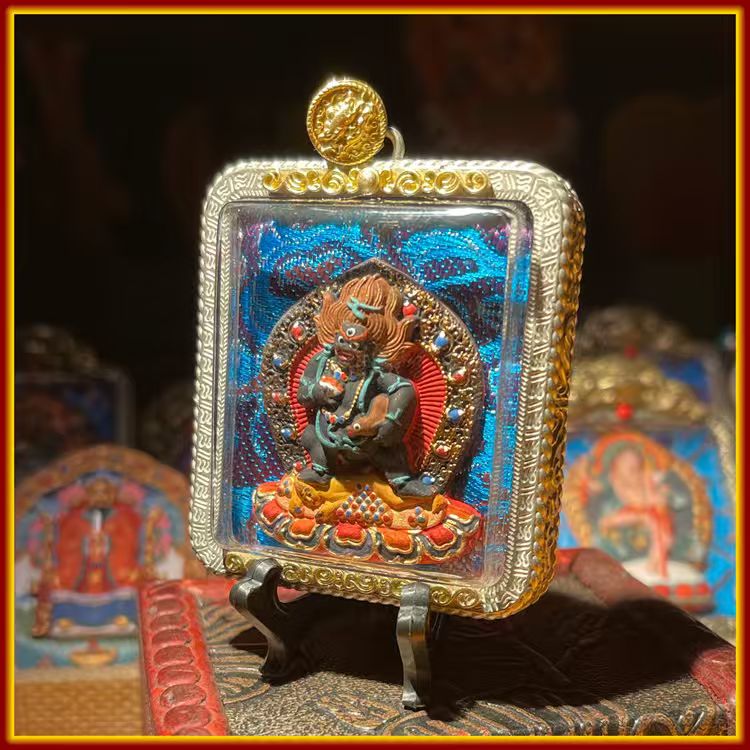 This is a Buddha amulet made of clay by artisans on the roof of the world, fired at high temperatures, and hand-painted with mineral pigments. Its name is Black Jambhala.